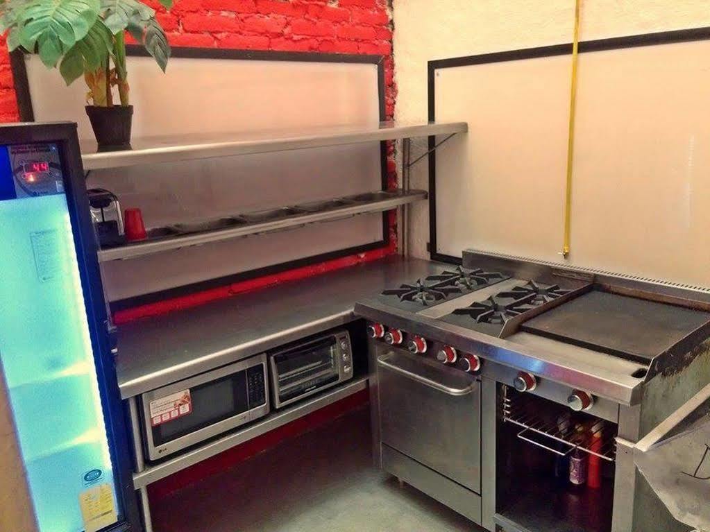 Roomies Hostel Roma Мехико Экстерьер фото